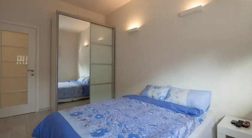 A fully Renovated Apartment At A Central location