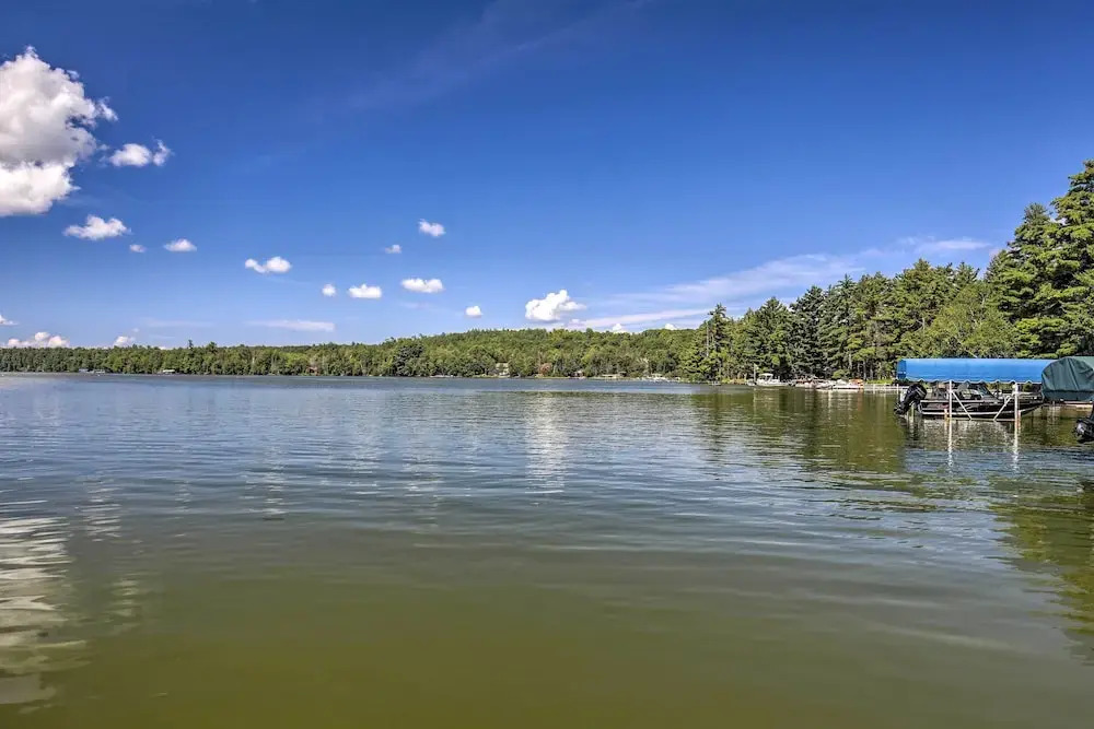 Charming Lost Lake Cabin: Fish, Boat & Hunt!