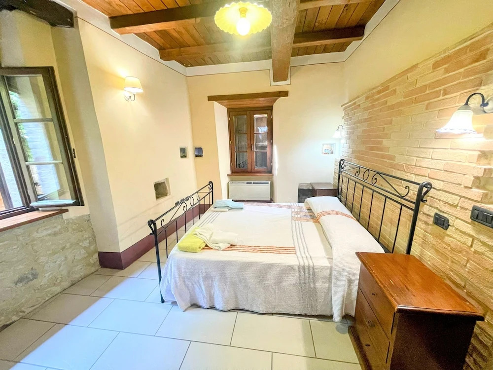 Apt 4 - Forget all Your Troubles - Relax in Paradise ! Air Con, Wifi! Sleeps 4