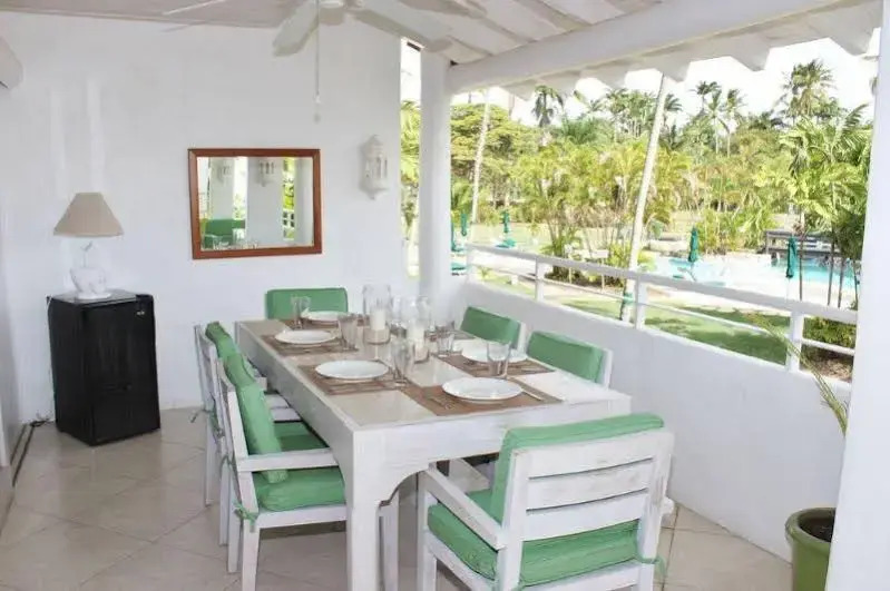 Royal Glitter Bay Villas