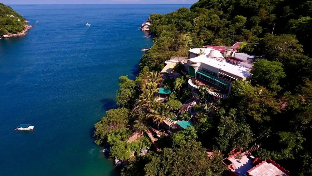 Luxury Suite With Garden and Ocean View
