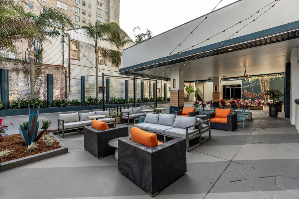 St Charles Coach House, an Ascend Collection Hotel