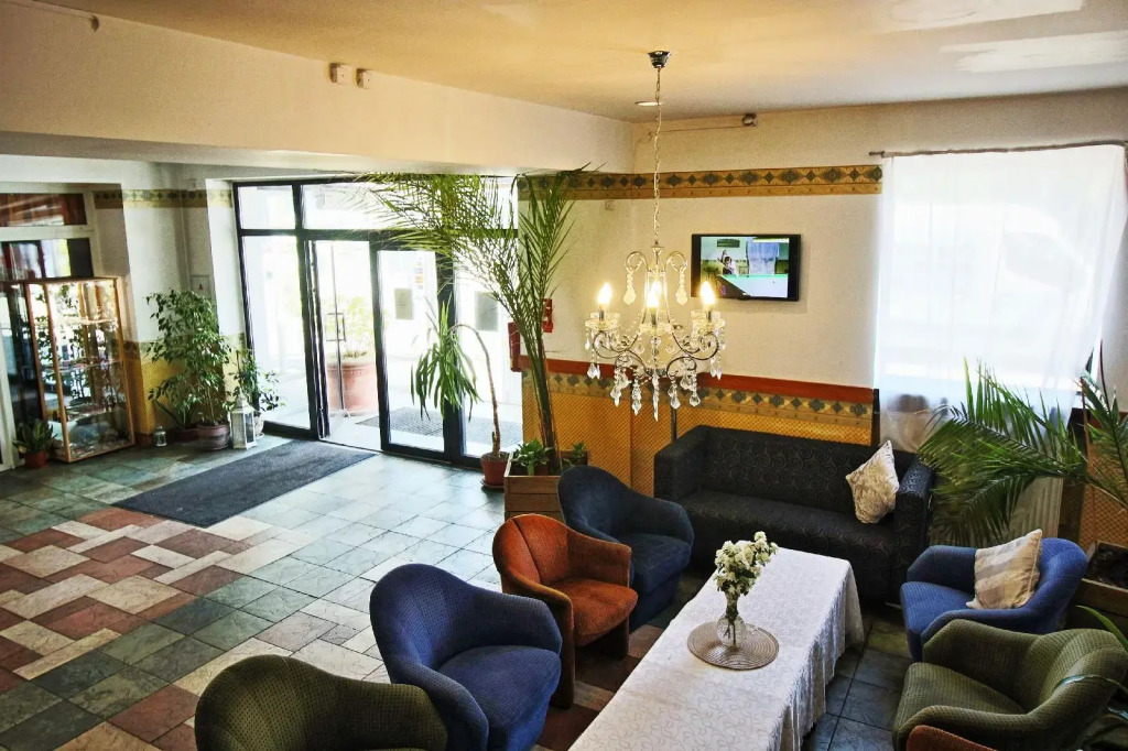 NB Hotel with Free Parking