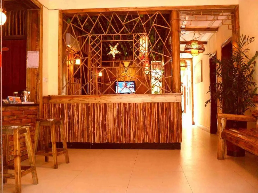 Happy Utopia B&B (Fenghuang Ancient City Nanhua Branch)