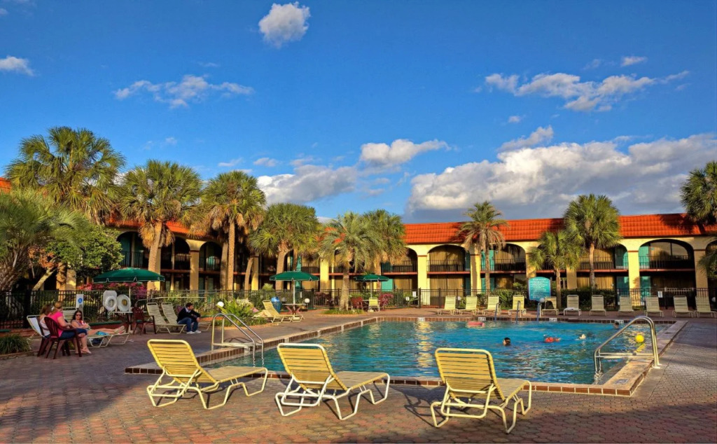 Maingate Lakeside Resort