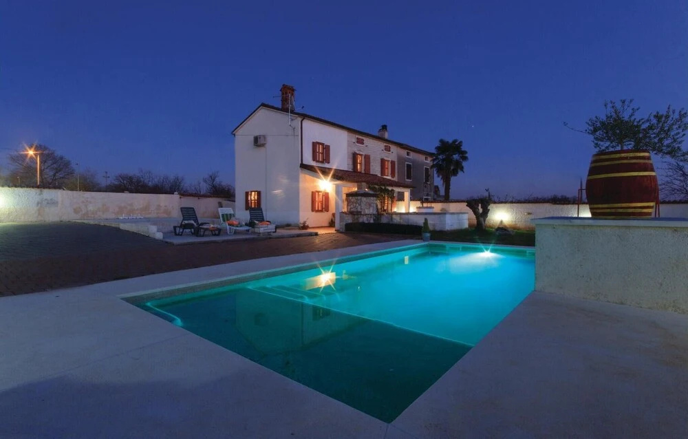 Stunning Home In Hrboki