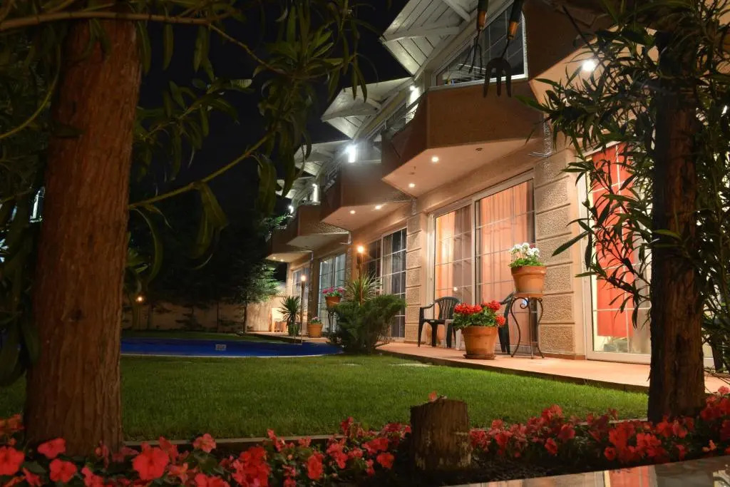 Aloha Apartments with pool