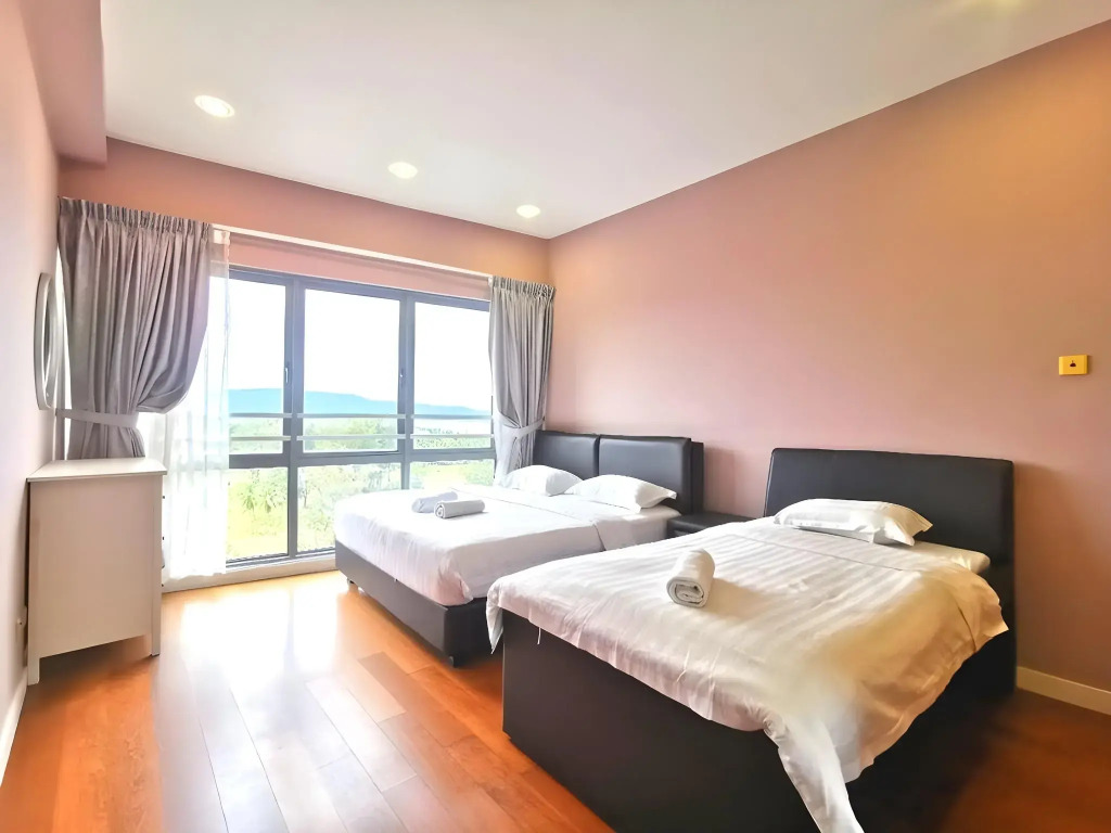 Sunset Seaview Vacation Condos @ IMAGO Shopping Mall