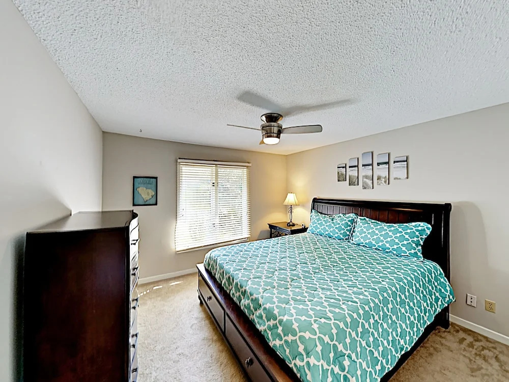 Secluded W/ Hot Tub, Under A Mile To Beach 3 Bedroom Home