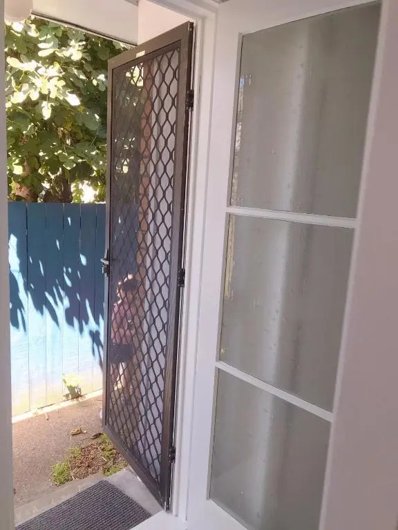 Bright Eden Park two bed townhouse private parking