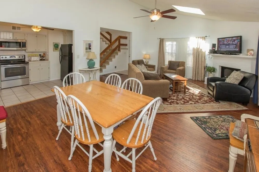 Beach Wood Retreat 4 Bedrooms 2 Bathrooms Home