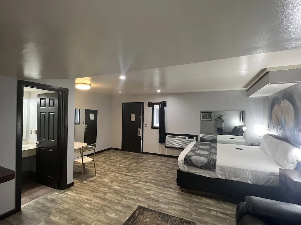 Cindy Lyn Motel