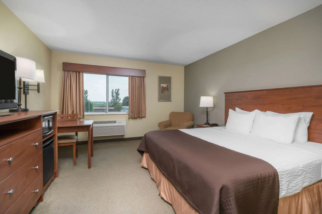 AmericInn by Wyndham Newton