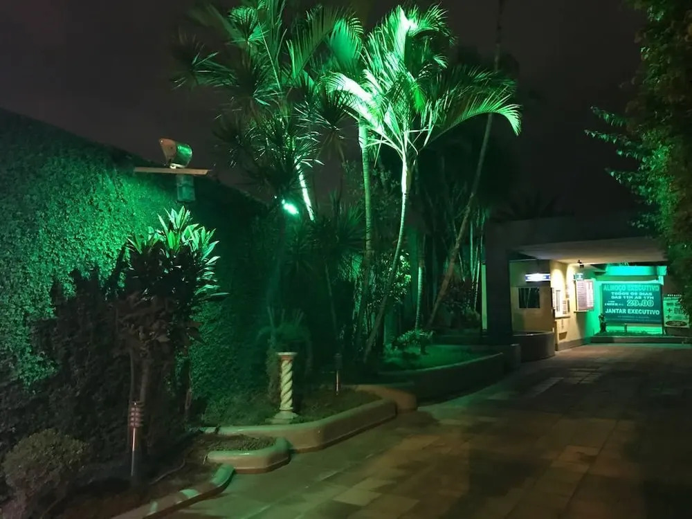 Charm's Motel