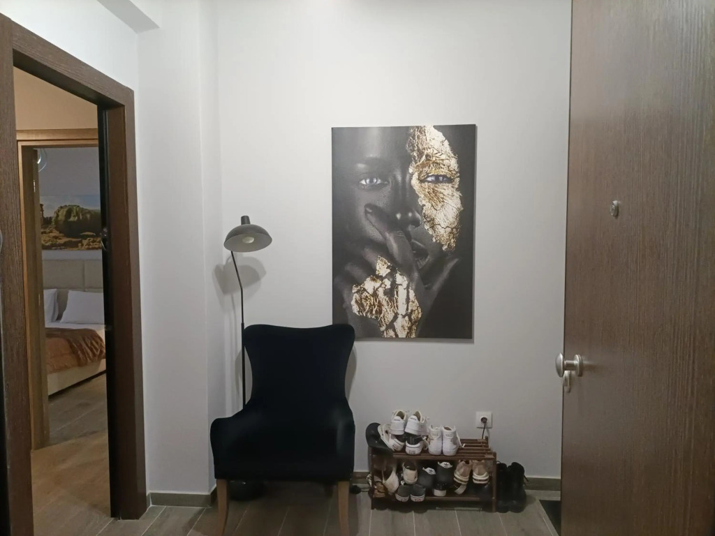 Modern Comfy Apartment near Metro