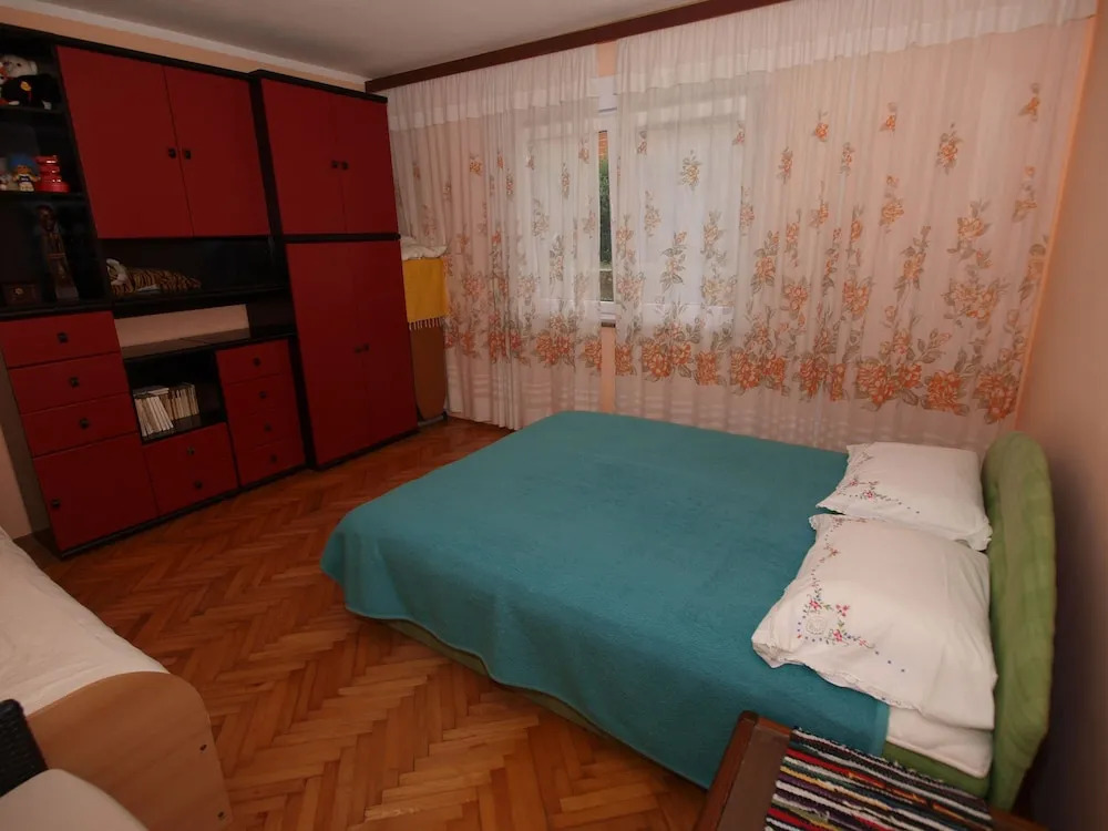 Apartment 752