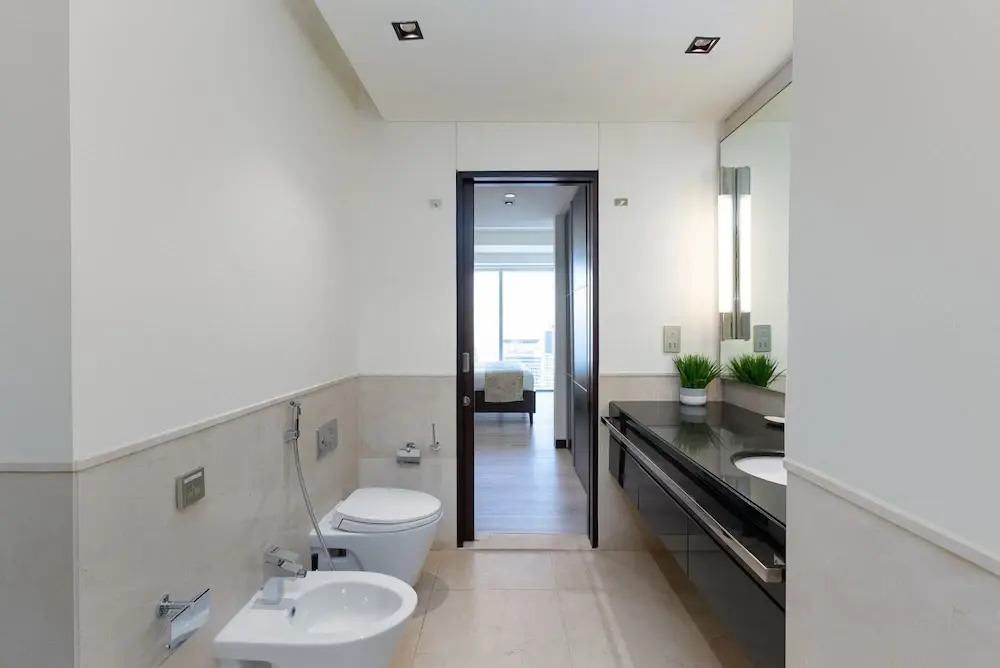 Chic 1BR in Dubai Marina w Direct Mall Access