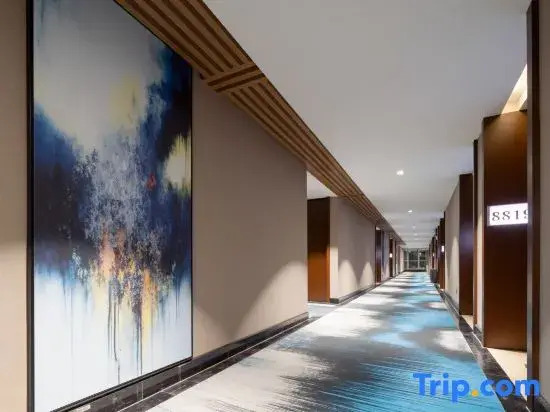 Hongye Hotel (Wuhan International Expo Center & Yangsigang Yangtze River Bridge)