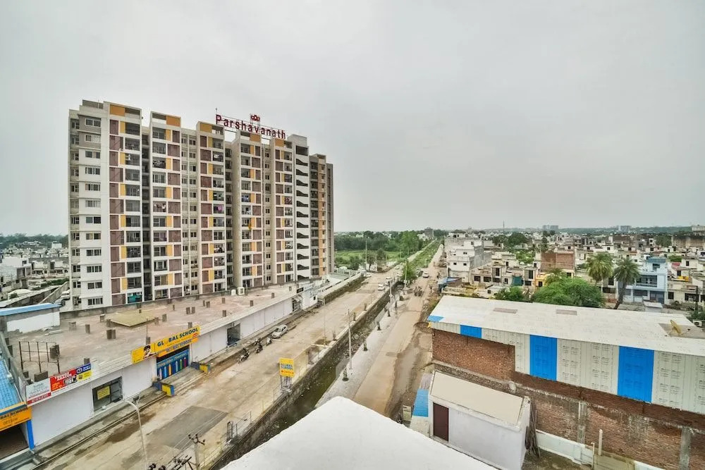 OYO 44605 Hotel Skyway