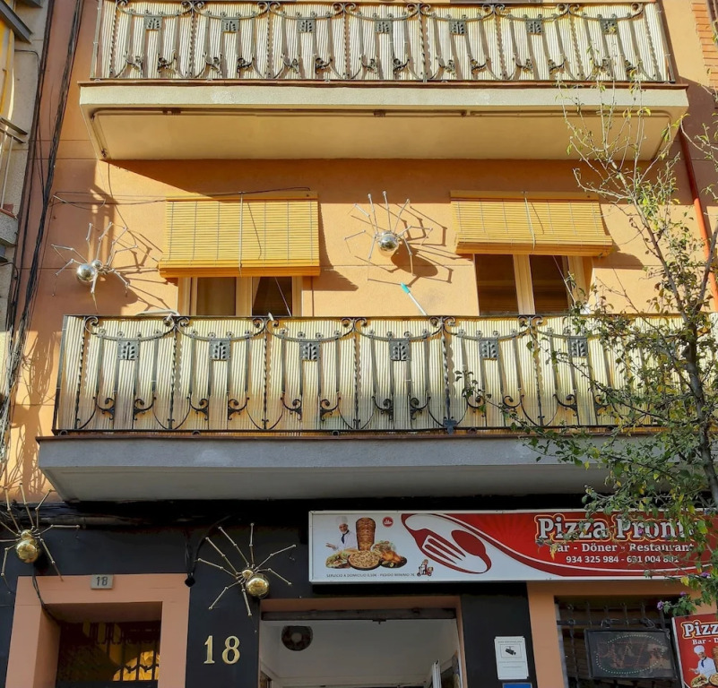 Fira POP 2 Modern Balcony by Myrentalhost