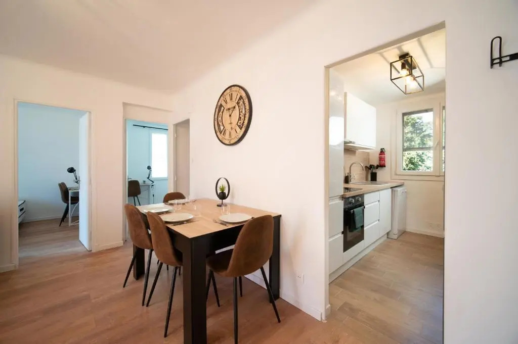 Grand Appartement 3 chambres avec clim et balcon