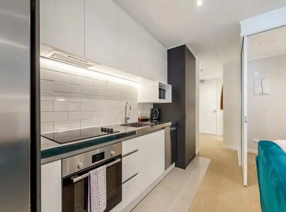 Central & Modern 2-Bedroom Apartment