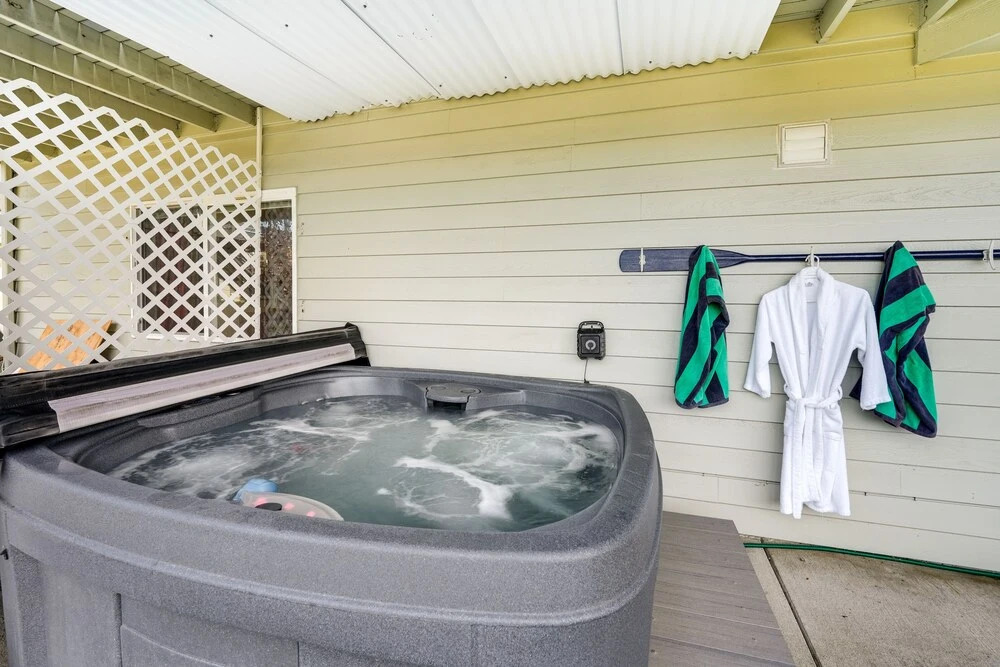Coastal Haven w/ Hot Tub & San Juan Island Views