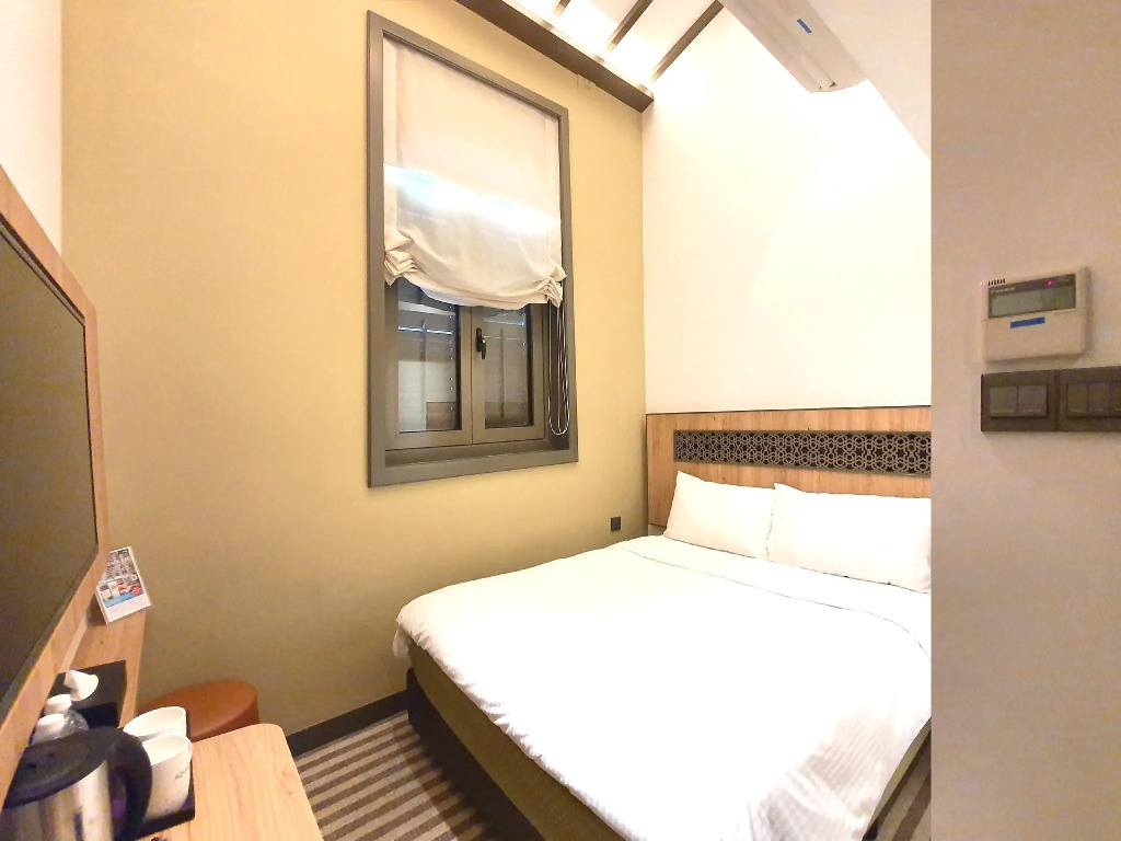 Отель Dash Living Rochor
