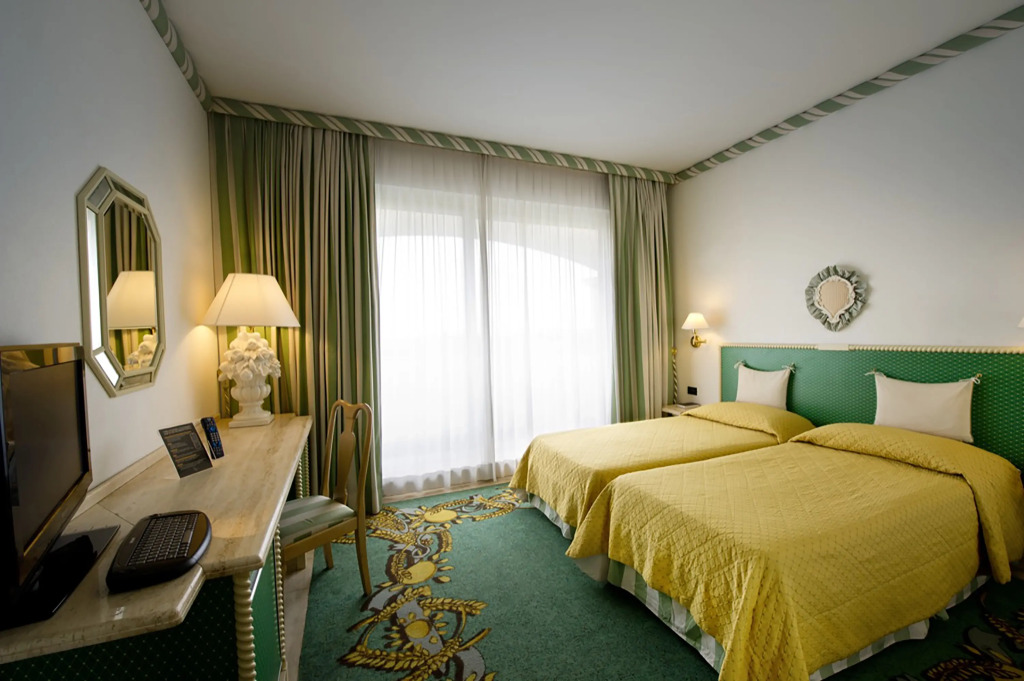 Aris Garden Hotel