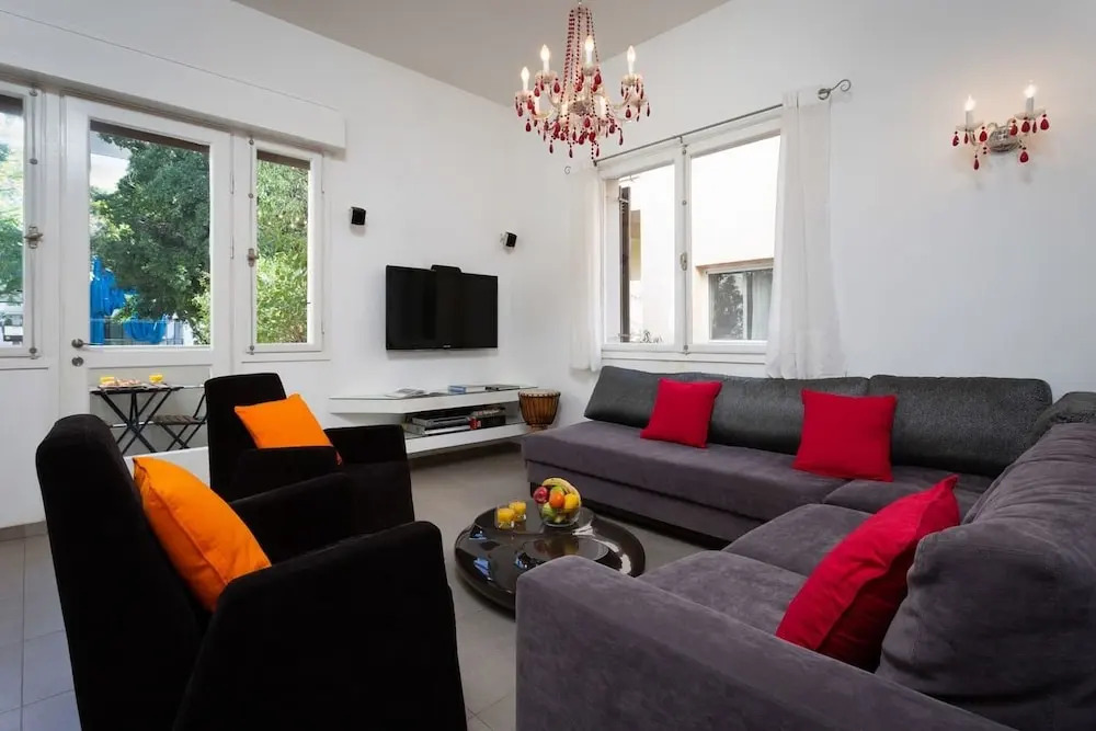 Charming 3BR in Rothschild by HolyGuest