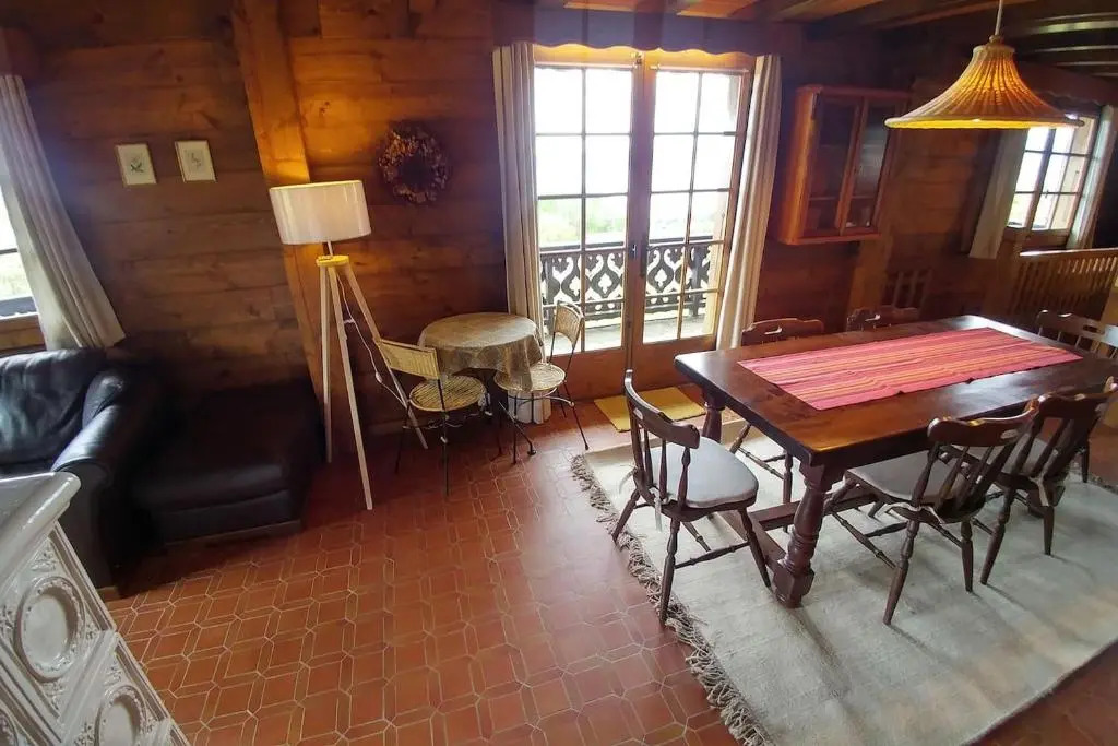 Chalet paisible dans la nature avec belle vue sur le lac Léman