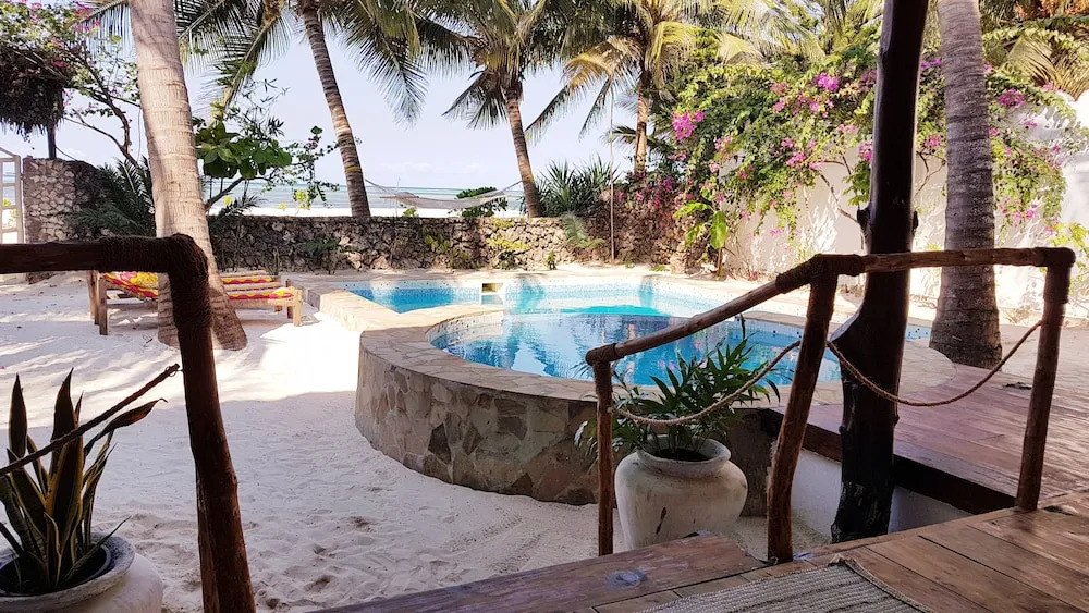 Villa Kipara - Beachside - Private Pool & Jacuzzi
