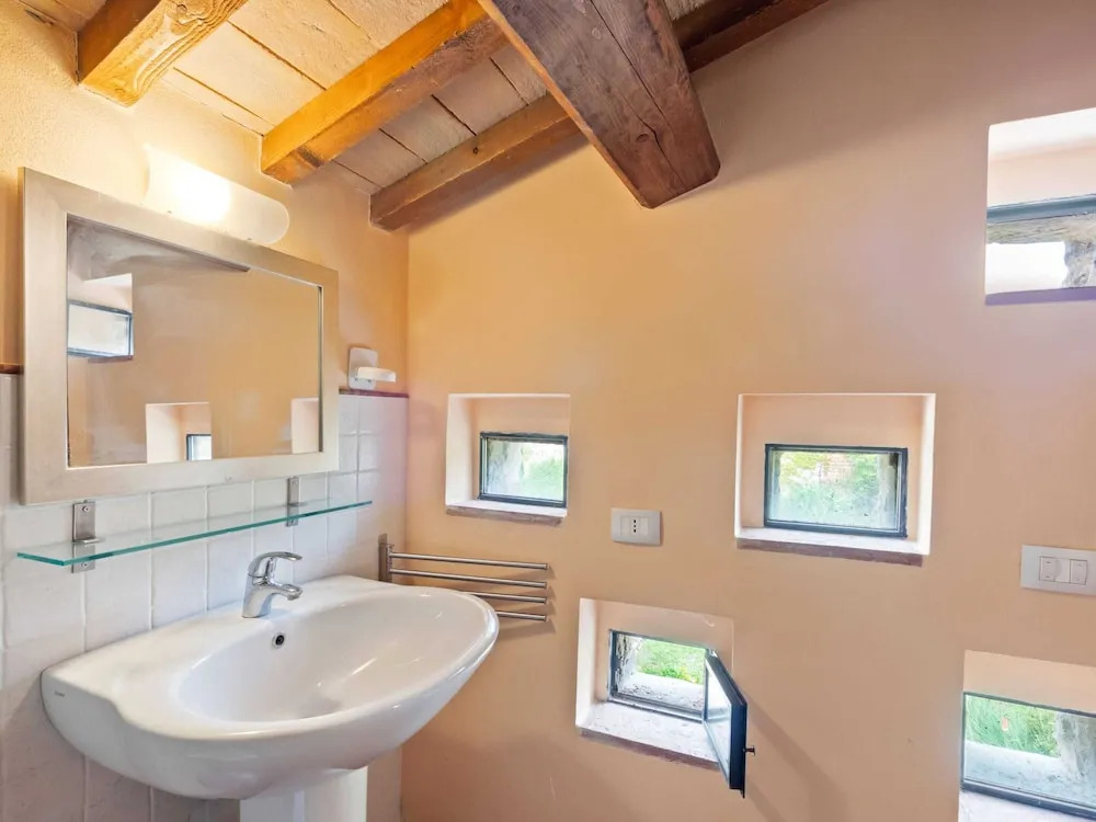 Beautiful Villa in Belforte allIsauro with Swimming Pool