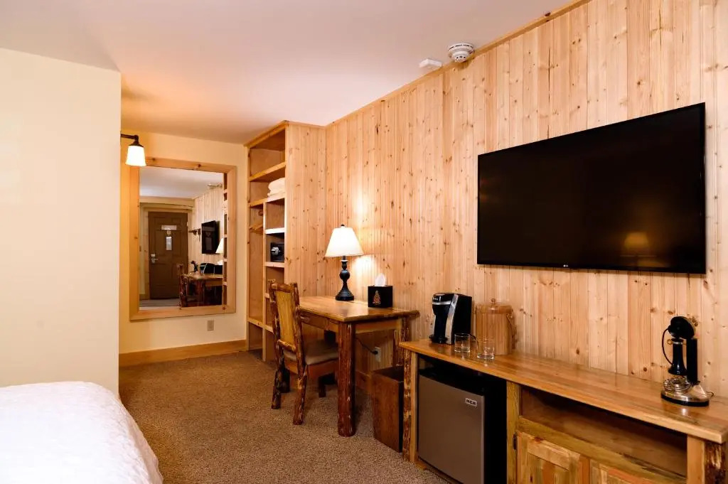 Adirondack Spruce Lodge