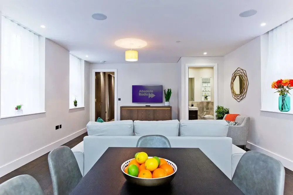 Luxury 2 bed with lift ac and concierge