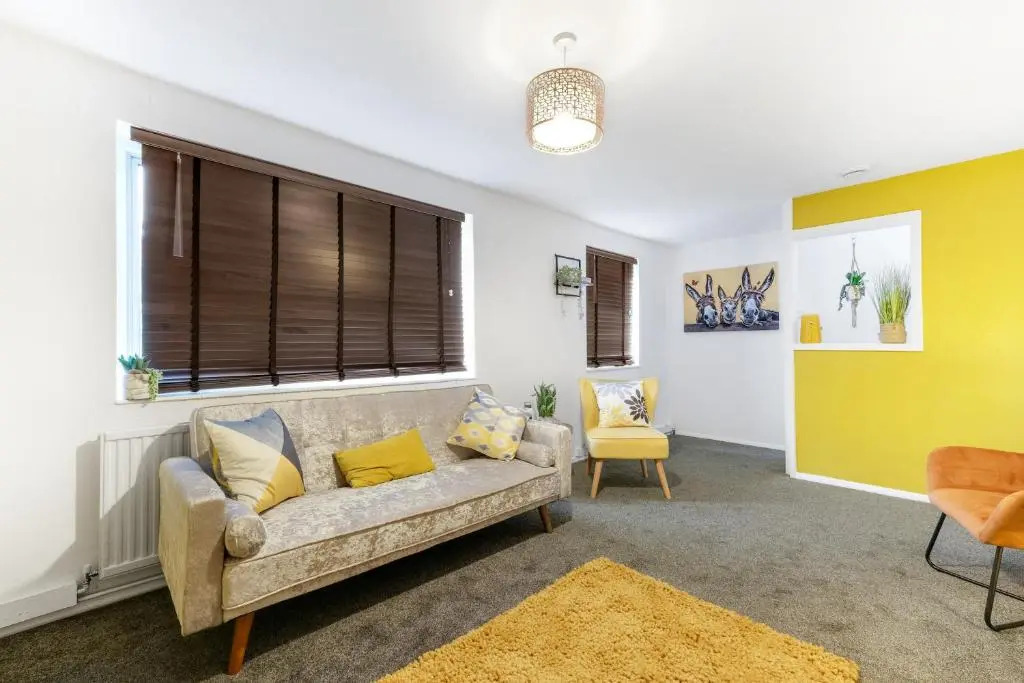 Brambles House West Drayton 3 Bedroom