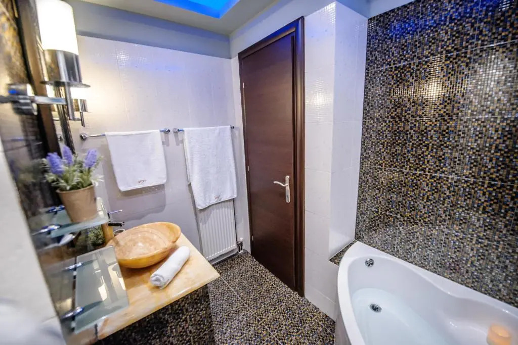 One of a kind Luxury Apartment City Center Near HELEXPO