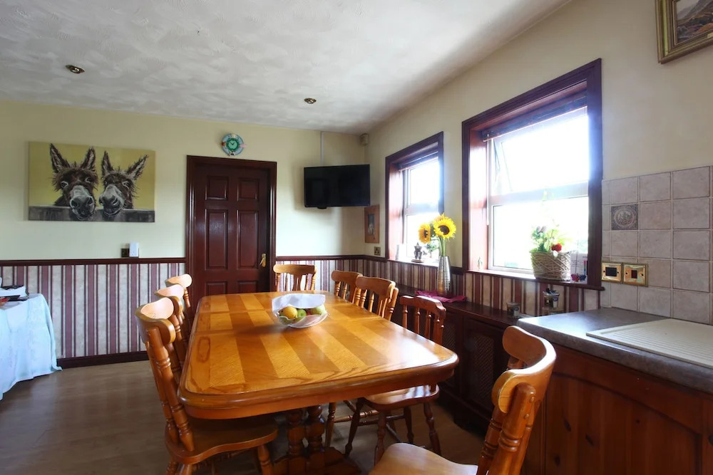 Antrim Heights B&B Panoramic Views & Free Parking
