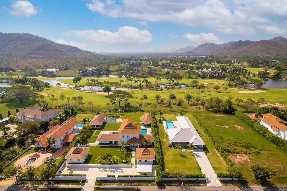 Luxury Modern 4 BR Pool Villa - PH111