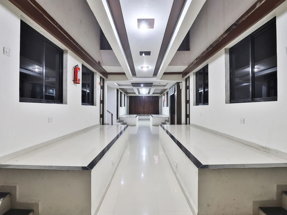 OYO 16880 Hotel Ambica