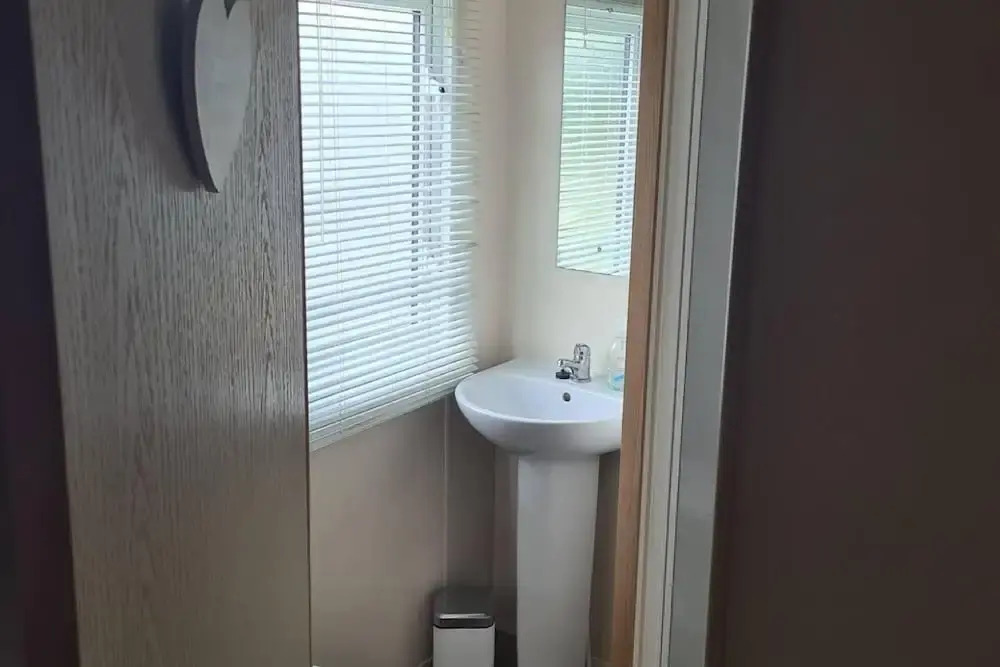 2 Bed Lodge - Sleeps 5 - Parking - Pets - Wifi