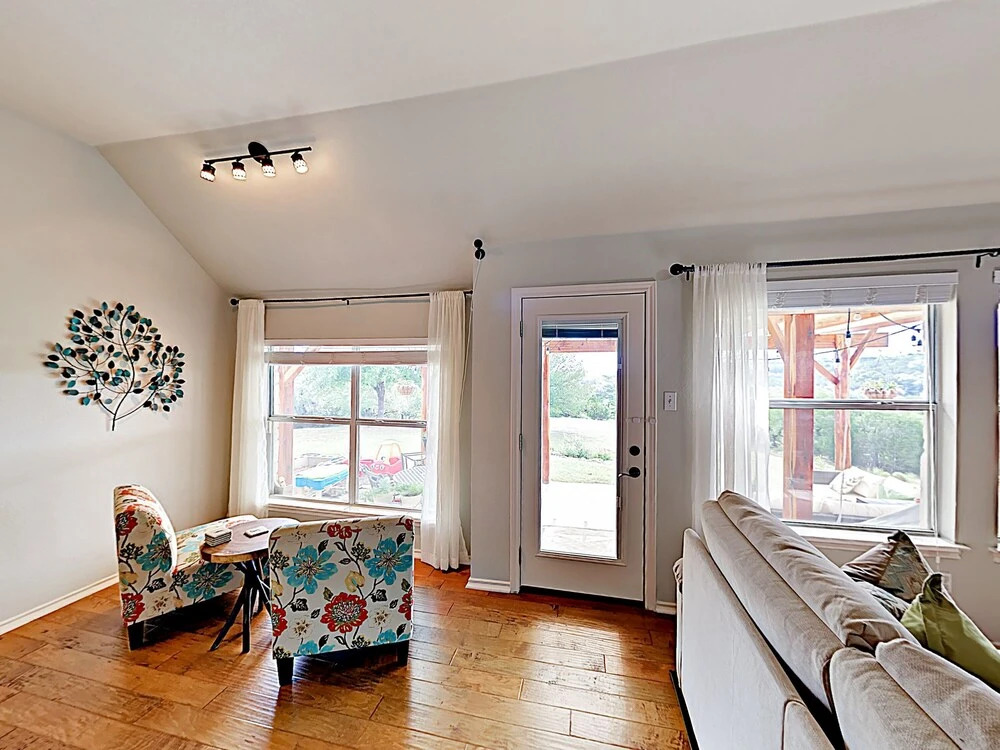 10807 Dripping Springs - 3 Br Home