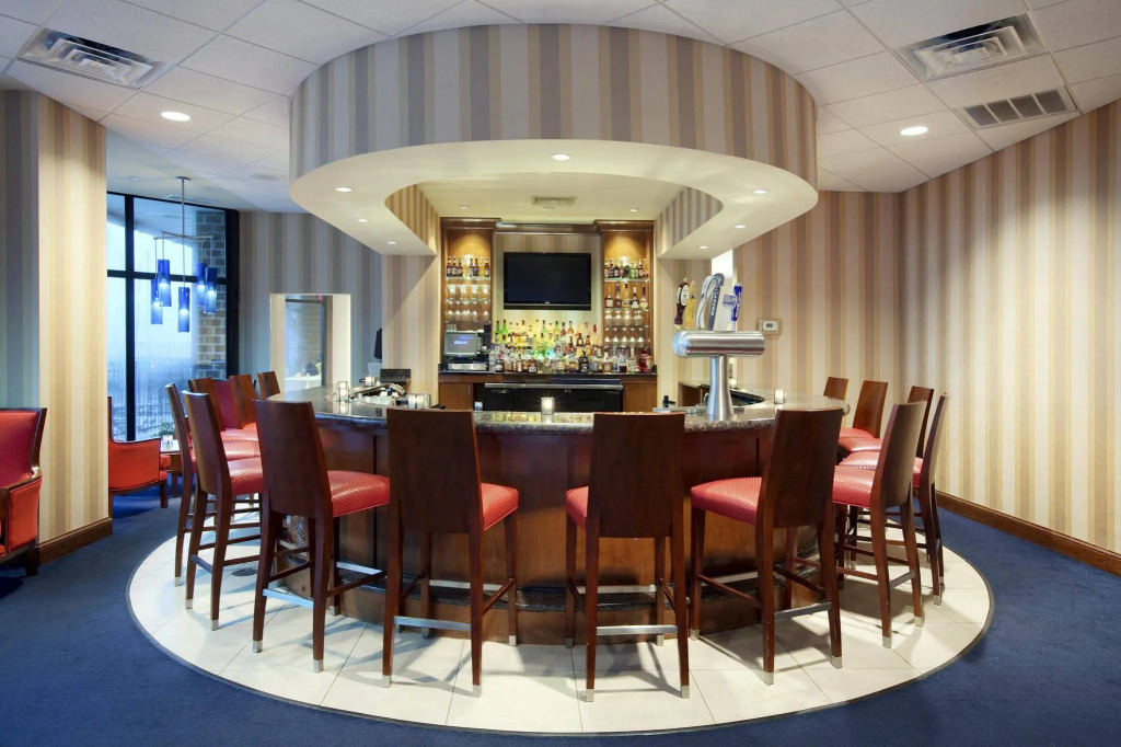DoubleTree by Hilton New Bern - Riverfront