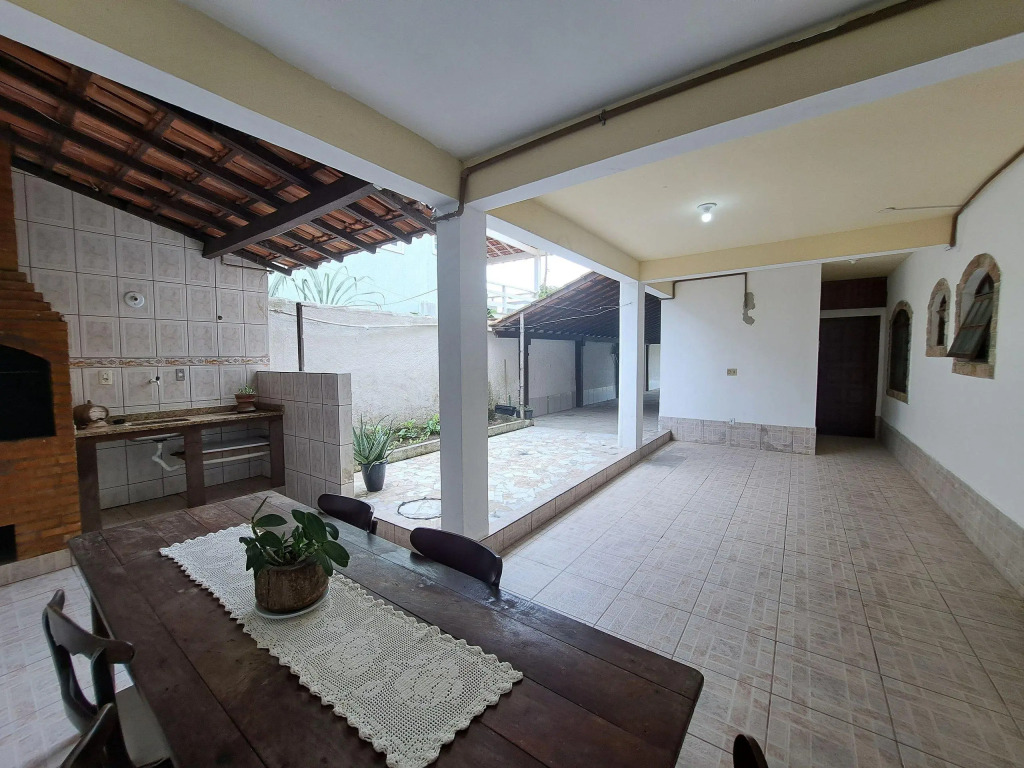 4 Quartos Espaçosos C/churrasqueira E Praia A 150m