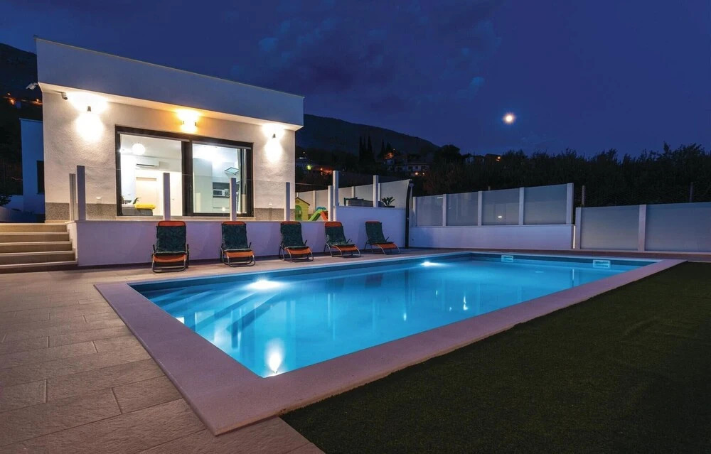Awesome Home In Srinjine