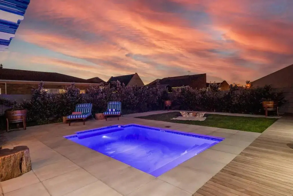 Chateau Libertas - Brand NEW family home with pool