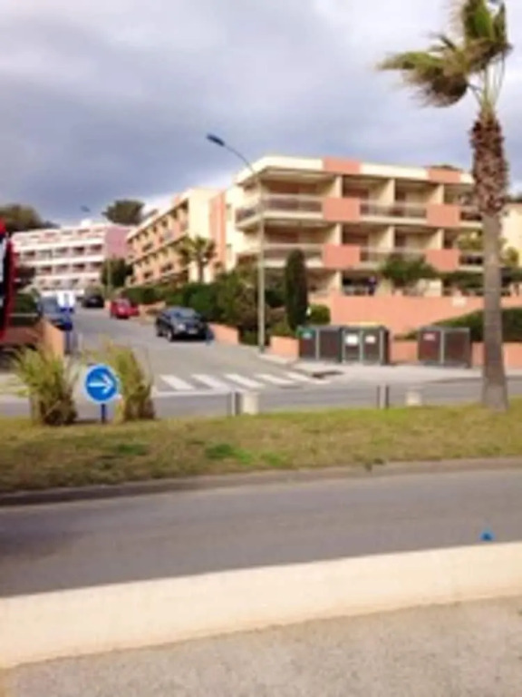 Apartment With one Bedroom in Cavalaire-sur-mer, With Wonderful sea View and Furnished Balcony - 50 m From the Beach