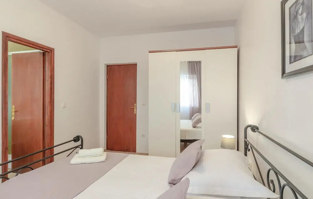 3 Bedroom Lovely Home In Blato