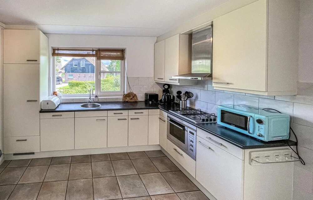 Cozy Home In Makkum With Kitchen