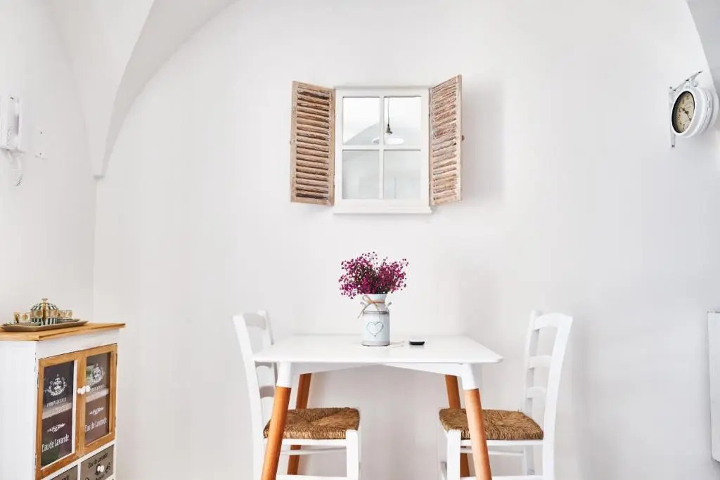 Equorum Prospectus 2 - OSTUNI CENTRO - Guest House
